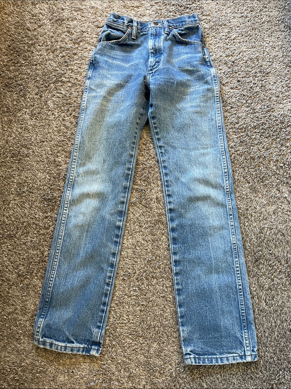 Wrangler Straight Leg Jeans in Light Blue Wash